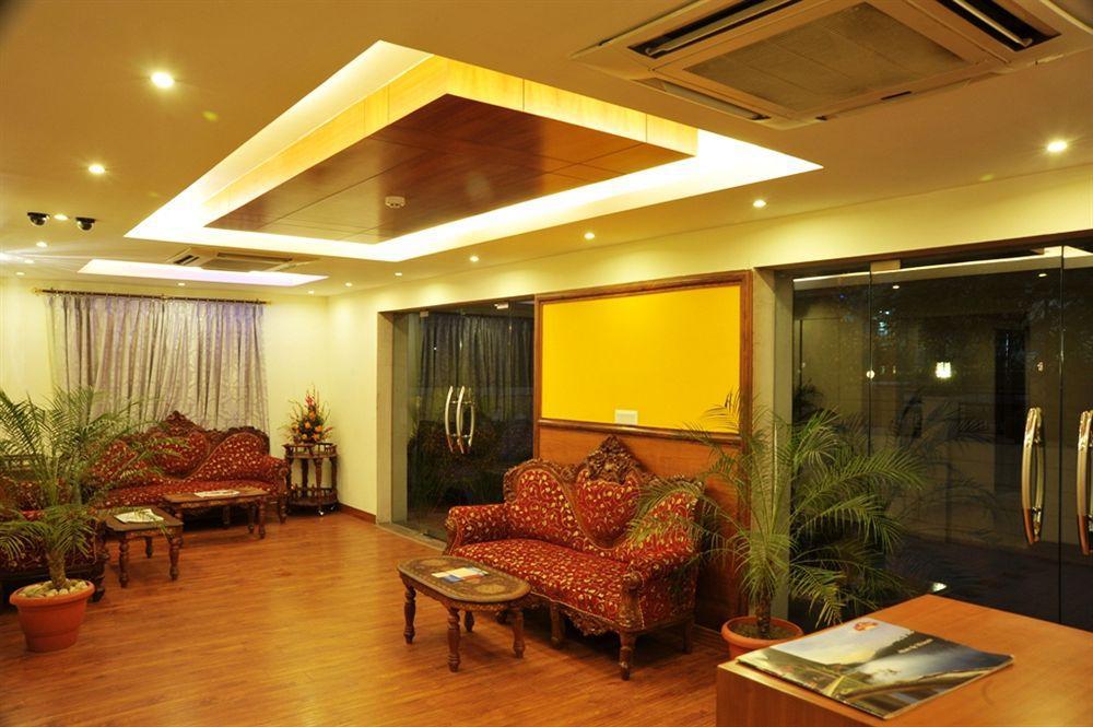 Hotel Emarald, New Delhi Buitenkant foto
