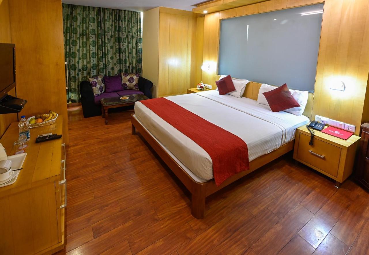 Hotel Emarald, New Delhi Buitenkant foto