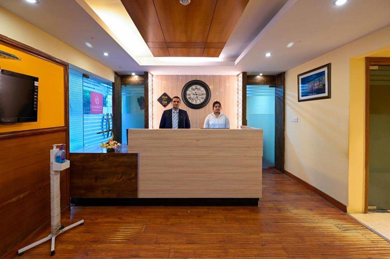 Hotel Emarald, New Delhi Buitenkant foto