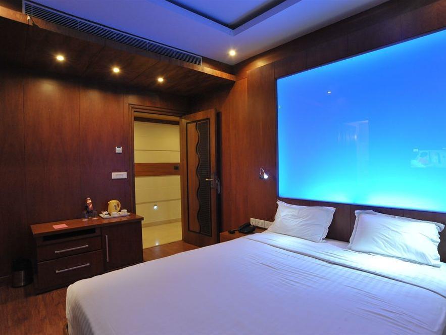Hotel Emarald, New Delhi Buitenkant foto