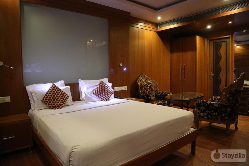 Hotel Emarald, New Delhi Buitenkant foto