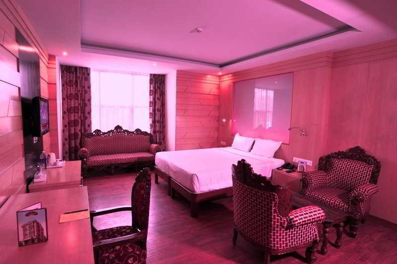 Hotel Emarald, New Delhi Buitenkant foto