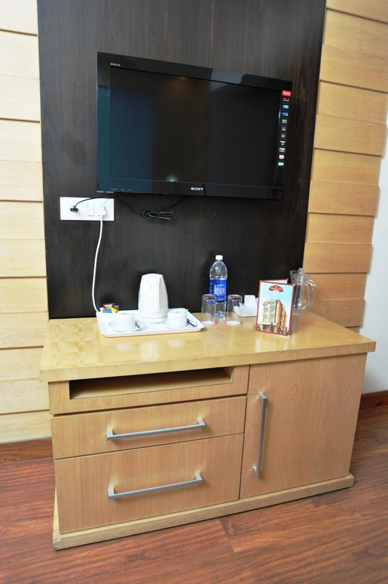 Hotel Emarald, New Delhi Buitenkant foto