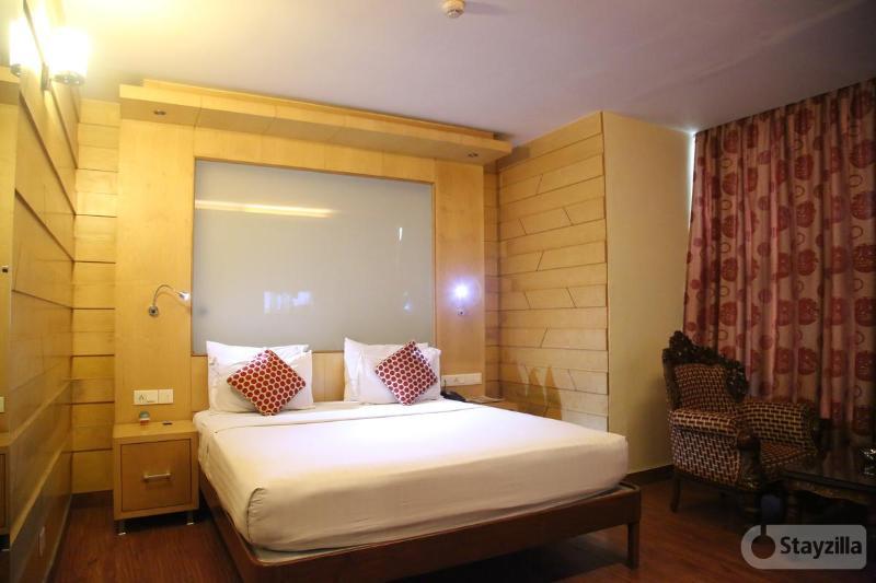Hotel Emarald, New Delhi Buitenkant foto